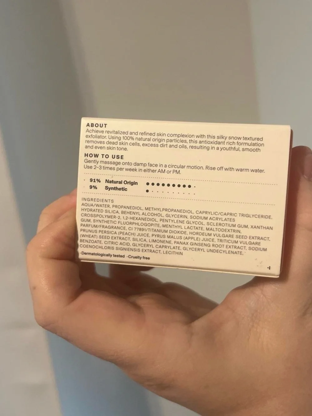 Isla Snow Scrub Face Exfoliator NIB